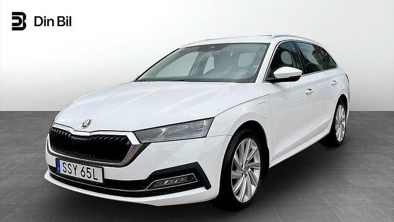 Vit (candy white) Begagnad 2021 Skoda Octavia Style Kombi | 259 900 kr (Bra pris) - Bild 1/4