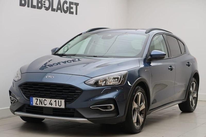 Blå Begagnad 2021 Ford Focus Active Halvkombi | 179 800 kr (Marknadspris) - Bild 1/4