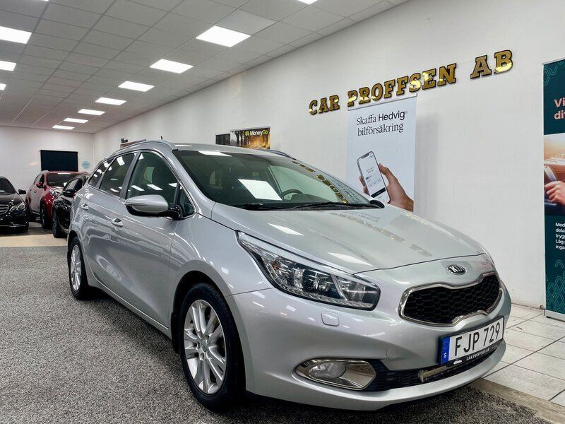 Grå Begagnad 2014 Kia Ceed Sportswagon Comfort Kombi | 84 900 kr (Marknadspris) - Bild 1/4