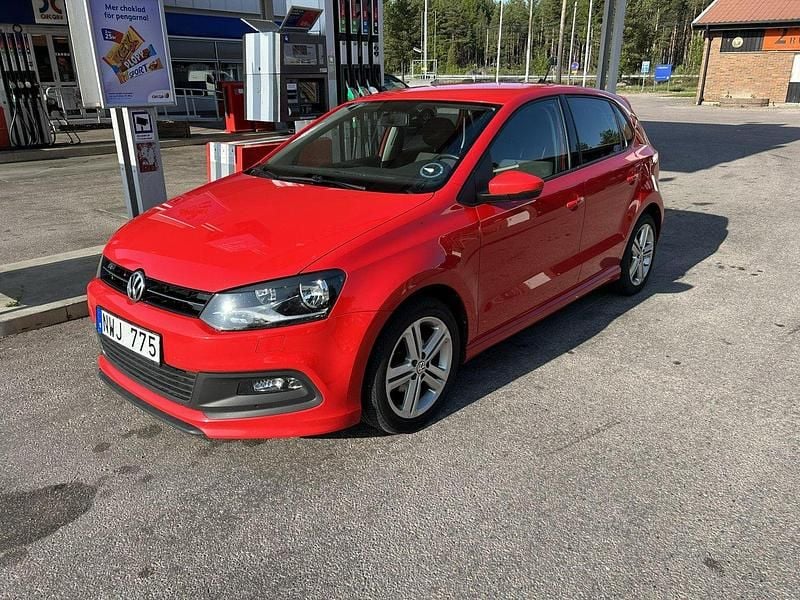 Röd Begagnad 2014 VW Polo R-line Halvkombi | 78 000 kr (Bra pris) - Bild 1/2