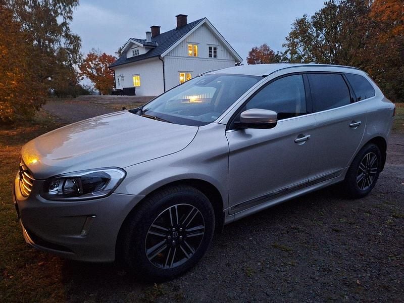 Brun Begagnad 2017 Volvo XC60 Standard SUV | 215 000 kr (Superpris) - Bild 1/2