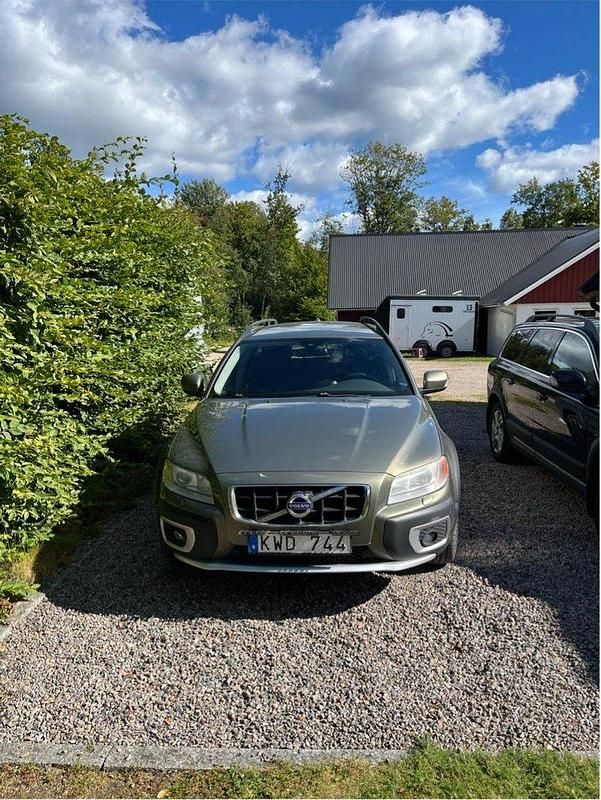 Grön Begagnad 2011 Volvo XC70 Summum SUV | 100 000 kr (Marknadspris) - Bild 1/4