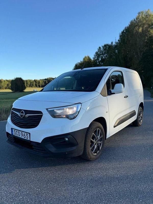 Vit Begagnad 2020 Opel Combo Minibuss | 89 500 kr (Marknadspris) - Bild 1/4