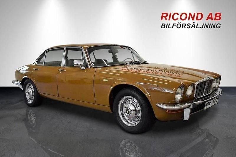 Begagnad Jaguar XJ 186 HK (136 kW) 1978 Brun Sedan