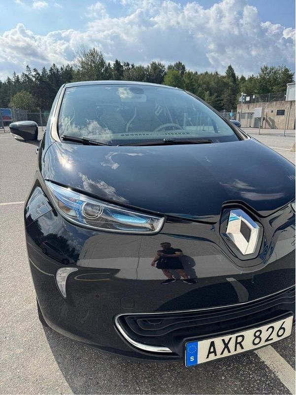 Svart Begagnad 2018 Renault Zoe Bose Edition Halvkombi | 99 000 kr (Marknadspris) - Bild 1/4