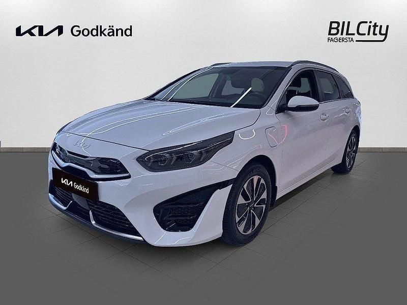 Vit Begagnad 2023 Kia Ceed Sportswagon Advance Kombi | 309 900 kr (Dyr) - Bild 1/4
