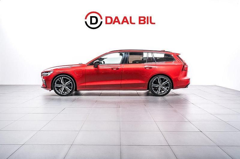 Röd Begagnad 2018 Volvo V60 R-Design Kombi | 274 700 kr (Marknadspris) - Bild 1/4