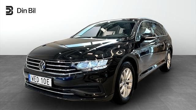 Mörkgrå Begagnad 2023 VW Passat Business Kombi | 284 500 kr (Bra pris) - Bild 1/4