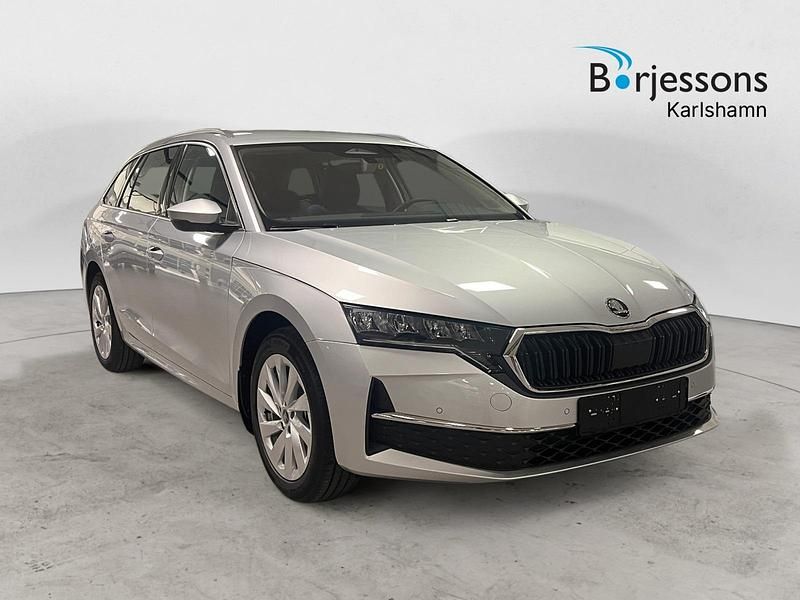 Silver Ny 2026 Skoda Octavia Kombi | 357 900 kr - Bild 1/4
