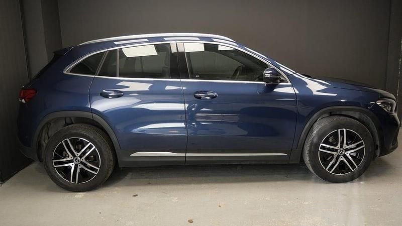 Begagnad Mercedes GLA200 163 HK (119 kW) 2021 Blå SUV