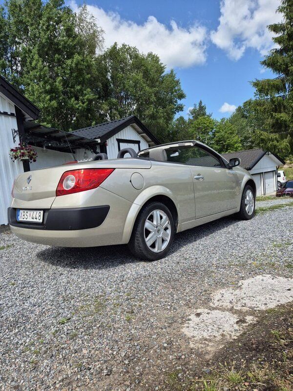 Grå Begagnad 2006 Renault Mégane Cabriolet Cab | 45 000 kr (Marknadspris) - Bild 1/4