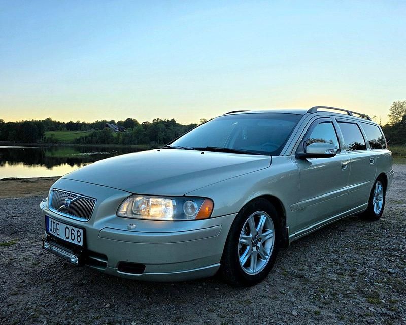 Ljusbrun Begagnad 2006 Volvo V70 Kinetic Kombi | 19 900 kr (Marknadspris) - Bild 1/4