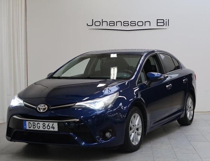 Blå Begagnad 2015 Toyota Avensis Multidrive S Sedan | 159 900 kr (Dyr) - Bild 1/4