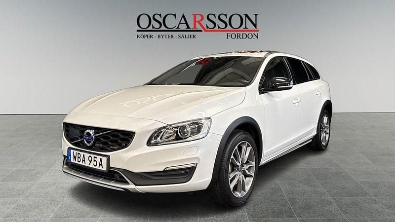 Vit Begagnad 2018 Volvo V60 CC Kombi | 219 800 kr (Superpris) - Bild 1/4