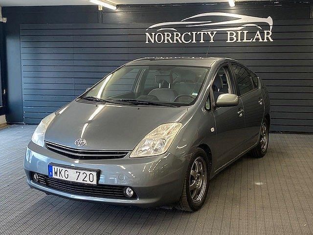 Grön Begagnad 2004 Toyota Prius Halvkombi | 31 800 kr (Bra pris) - Bild 1/4