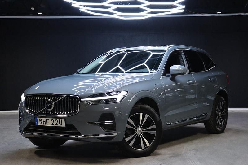 Grå Begagnad 2024 Volvo XC60 Core SUV | 449 900 kr (Bra pris) - Bild 1/4