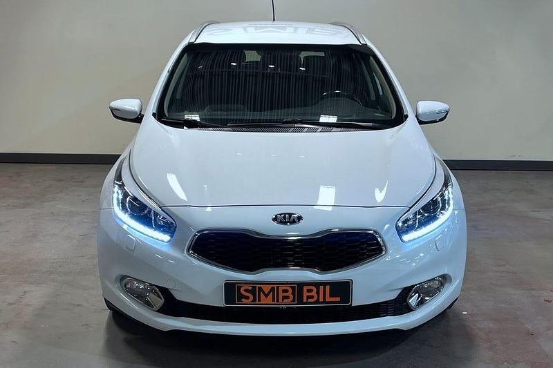 Begagnad Kia Ceed Sportswagon Comfort 128 HK (94 kW) 2014 Vit Kombi