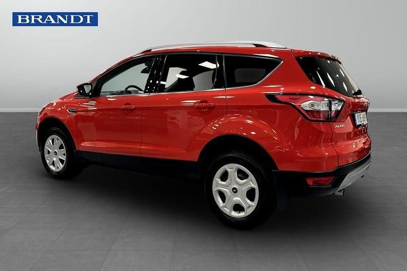 Begagnad Ford Kuga Titanium 151 HK (111 kW) 2018 Röd SUV