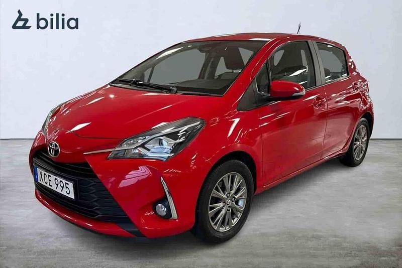 Röd Begagnad 2018 Toyota Yaris Halvkombi | 149 900 kr (Marknadspris) - Bild 1/1