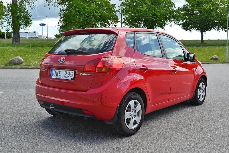 Begagnad Kia Venga 90 HK (66 kW) 2010 Röd Halvkombi