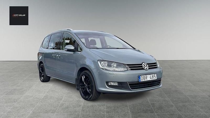 Begagnad VW Sharan 140 HK (102 kW) 2010 Grå Minibuss