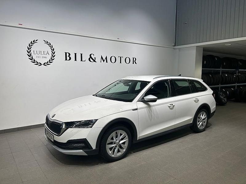 Vit Begagnad 2022 Skoda Octavia Scout Kombi | 319 900 kr (Lite dyr) - Bild 1/4