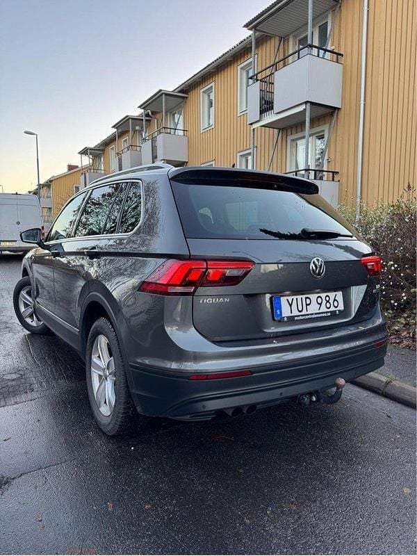 Silver Begagnad 2018 VW Tiguan SUV | 230 000 kr (Marknadspris) - Bild 1/4