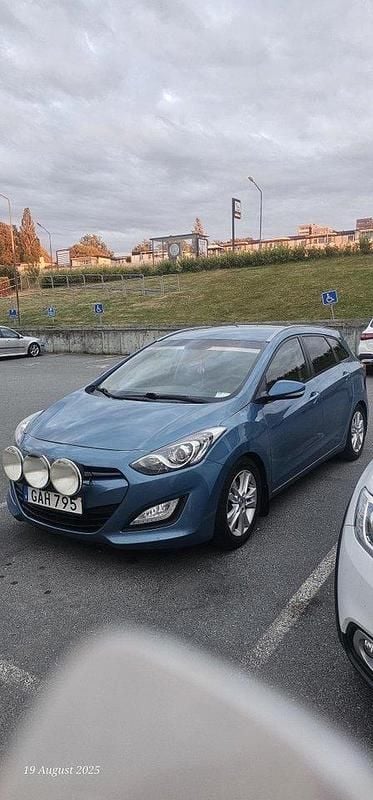 Blå Begagnad 2014 Hyundai i30 Kombi | 54 900 kr (Marknadspris) - Bild 1/3