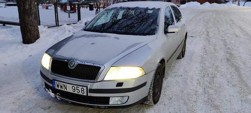 Begagnad 2005 Skoda Octavia Halvkombi | 22 000 kr (Marknadspris) - Bild 1/4