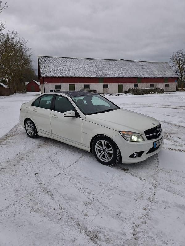 Begagnad Mercedes C220 170 HK (125 kW) 2009