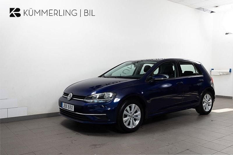 Mörkblå Begagnad 2019 VW Golf VIII Halvkombi | 174 900 kr (Bra pris) - Bild 1/4