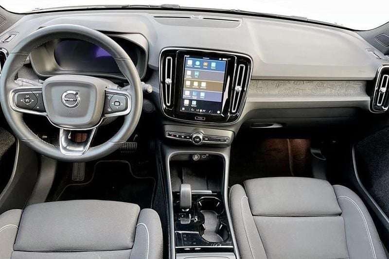 Begagnad Volvo XC40 Plus 175 kW (238 HK) 2023 Vit SUV