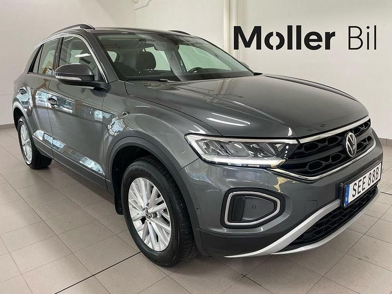 Grå (indium grey metallic) Begagnad 2024 VW T-Roc Life SUV | 324 900 kr (Dyr) - Bild 1/3