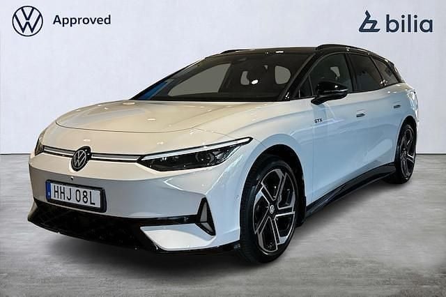 Röd Ny 2025 VW ID.7 GTX Sedan | 710 500 kr (Marknadspris) - Bild 1/4