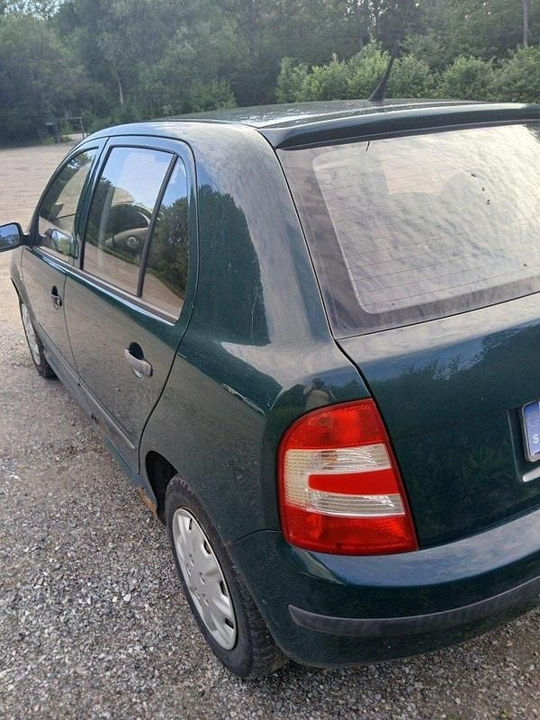 Grön Begagnad 2005 Skoda Fabia Halvkombi | 8 600 kr (Bra pris) - Bild 1/3
