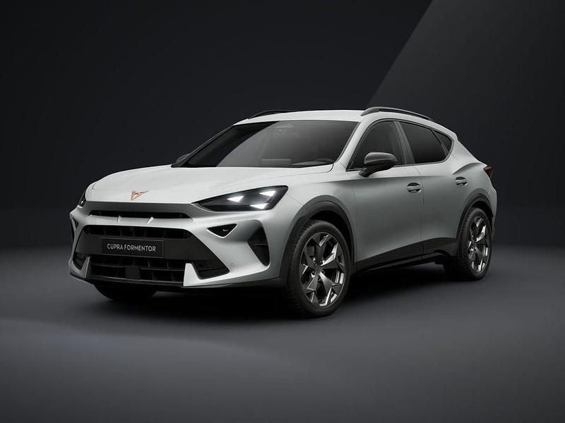 Midnight black metallic Ny 2025 Cupra Formentor SUV | 337 300 kr (Superpris) - Bild 1/3