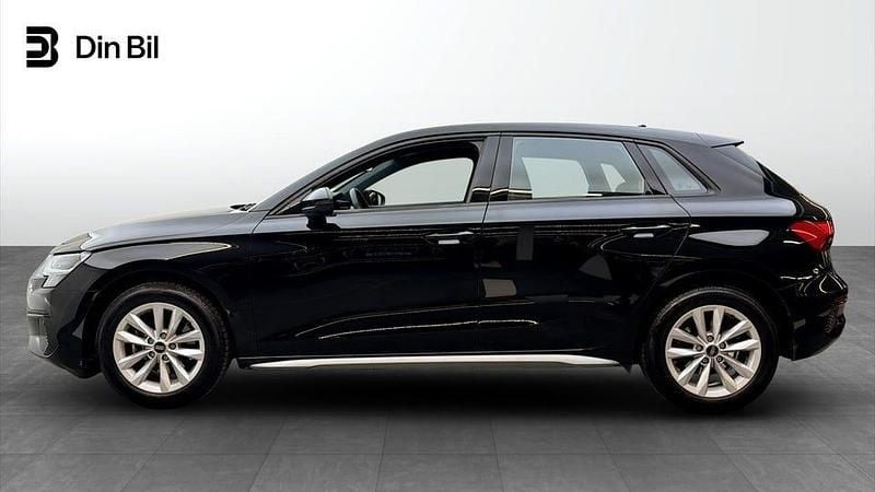 Brilliantsvart Begagnad 2023 Audi A3 Proline Sedan | 249 000 kr (Marknadspris) - Bild 1/4