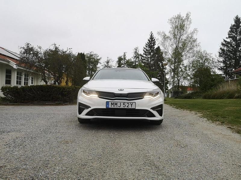 Vit Begagnad 2019 Kia Optima Hybrid Advance Sedan | 168 000 kr (Bra pris) - Bild 1/4