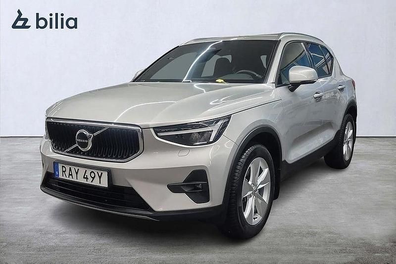 Silver Begagnad 2023 Volvo XC40 Core SUV | 349 900 kr (Marknadspris) - Bild 1/3