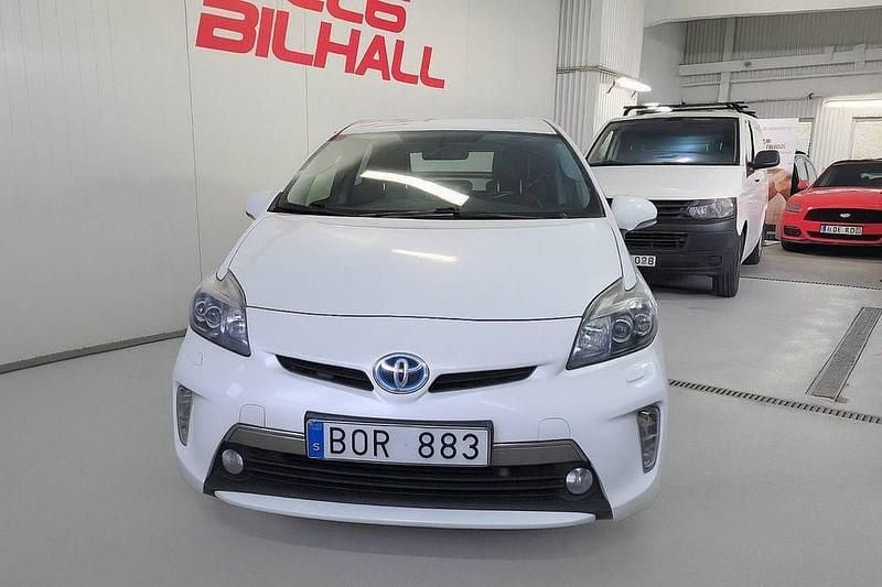 Begagnad Toyota Prius Plug-in Hybrid 136 HK (100 kW) 2012 Vit Halvkombi