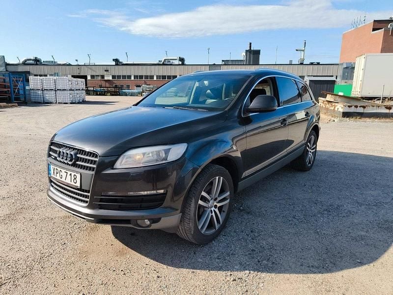 Grå Begagnad 2007 Audi Q7 Design SUV | 66 500 kr - Bild 1/4