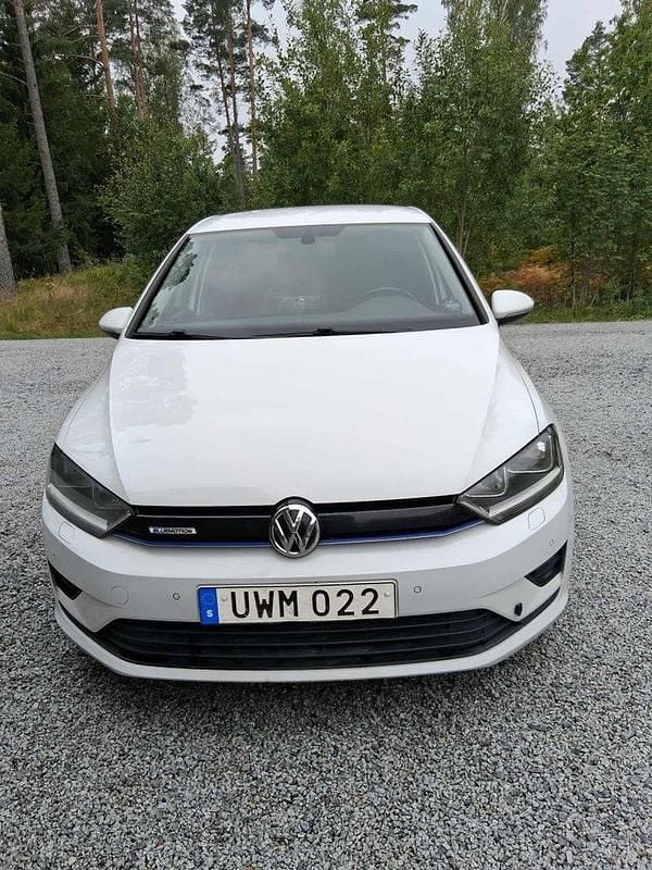 Vit Begagnad 2015 VW Golf VII Halvkombi | 74 000 kr (Marknadspris) - Bild 1/4