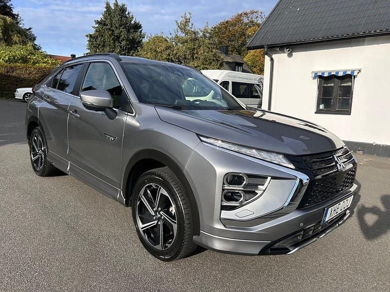 Grå Begagnad 2021 Mitsubishi Eclipse Cross SUV | 335 000 kr (Lite dyr) - Bild 1/4