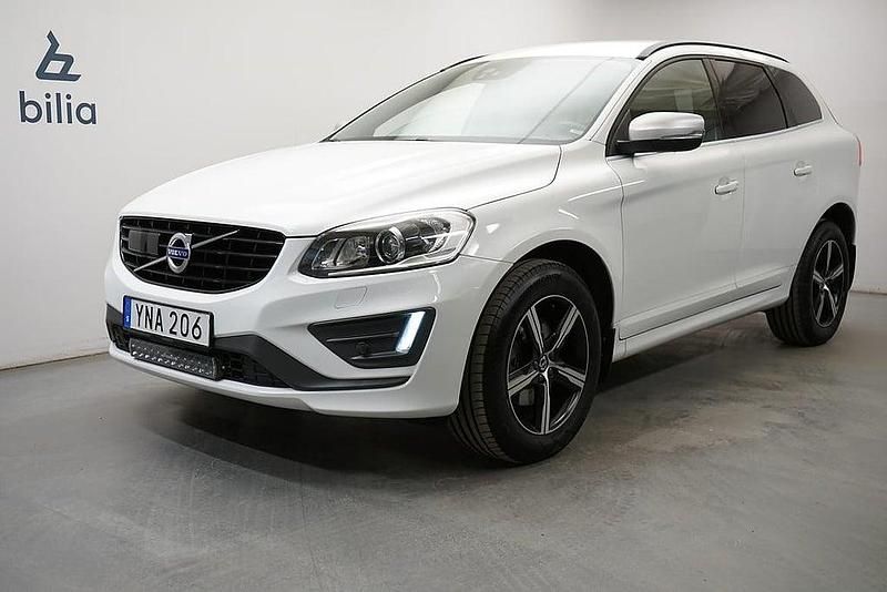 Vit Begagnad 2017 Volvo XC60 R-Design SUV | 259 900 kr (Marknadspris) - Bild 1/3