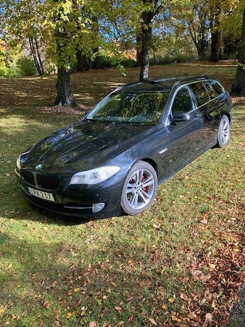Svart Begagnad 2011 BMW 520 Kombi | 89 000 kr (Bra pris) - Bild 1/4