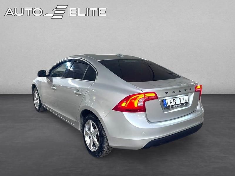 Begagnad Volvo S60 Momentum 163 HK (119 kW) 2010 Ljusgrå Sedan
