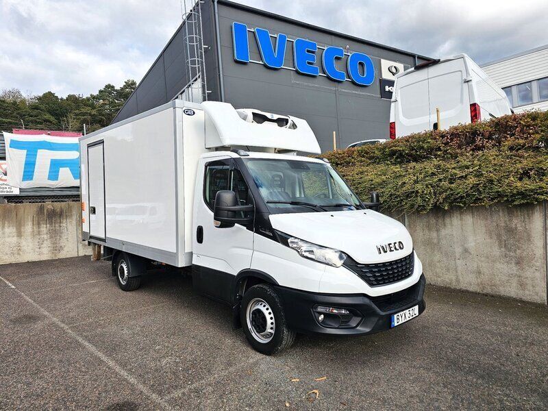 Vit Begagnad 2021 Iveco Daily Van | 498 750 kr - Bild 1/4