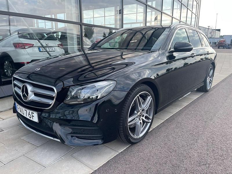 Svart Begagnad 2019 Mercedes E200 AMG line Kombi | 319 900 kr (Marknadspris) - Bild 1/4