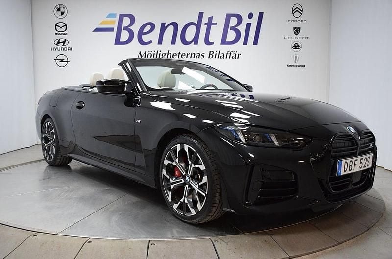 Black sapphire metallic Begagnad 2025 BMW M440 Comfort Edition Sedan | 789 500 kr (Marknadspris) - Bild 1/3