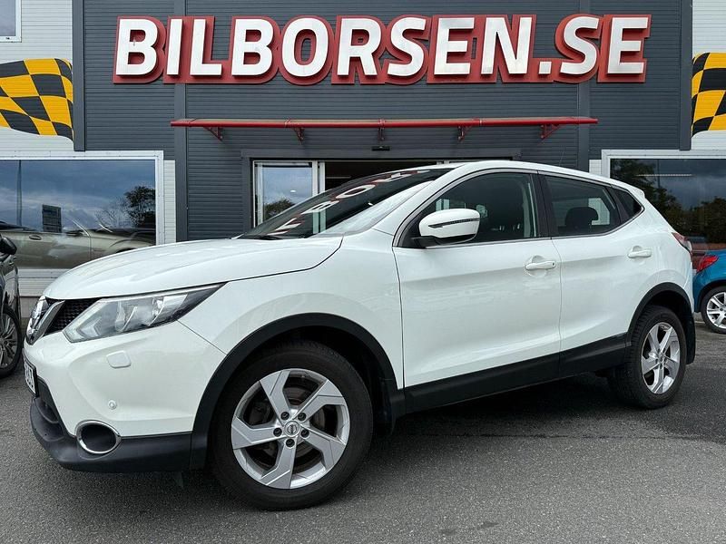 Vit Begagnad 2015 Nissan Qashqai SUV | 132 000 kr (Marknadspris) - Bild 1/4